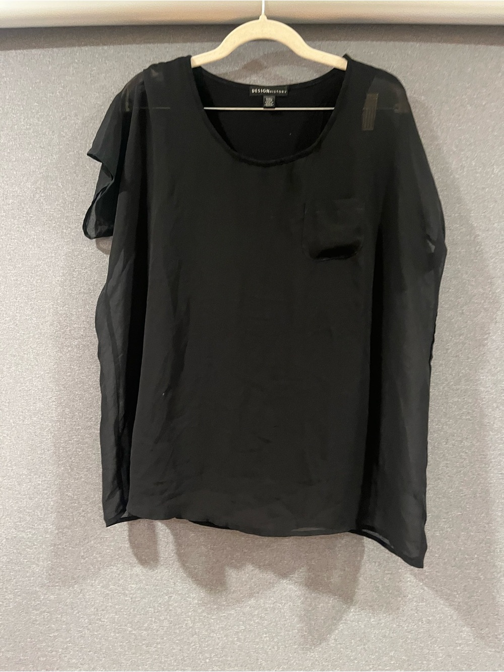 Design History Black Sheer Short Sleeve Blouse